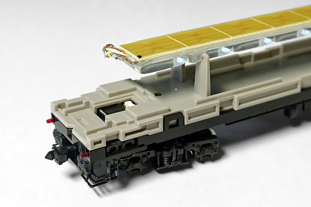 TOMIX 103系カナリア(総武線) 乗務員室仕切窓の再現: Railway